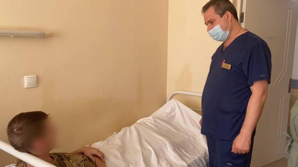 Новороссийские хирурги спасли солдату ногу после ранения