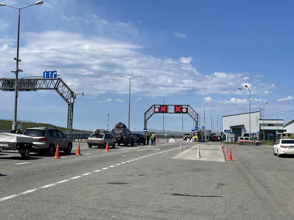 Дорожники предупредили о пробках перед Крымским мостом