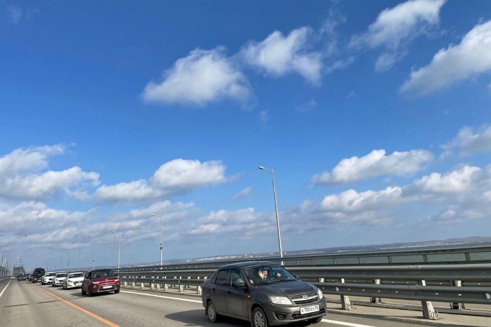 Время ожидания в очереди на Крымский мост со стороны Кубани уменьшилось до 3 часов
