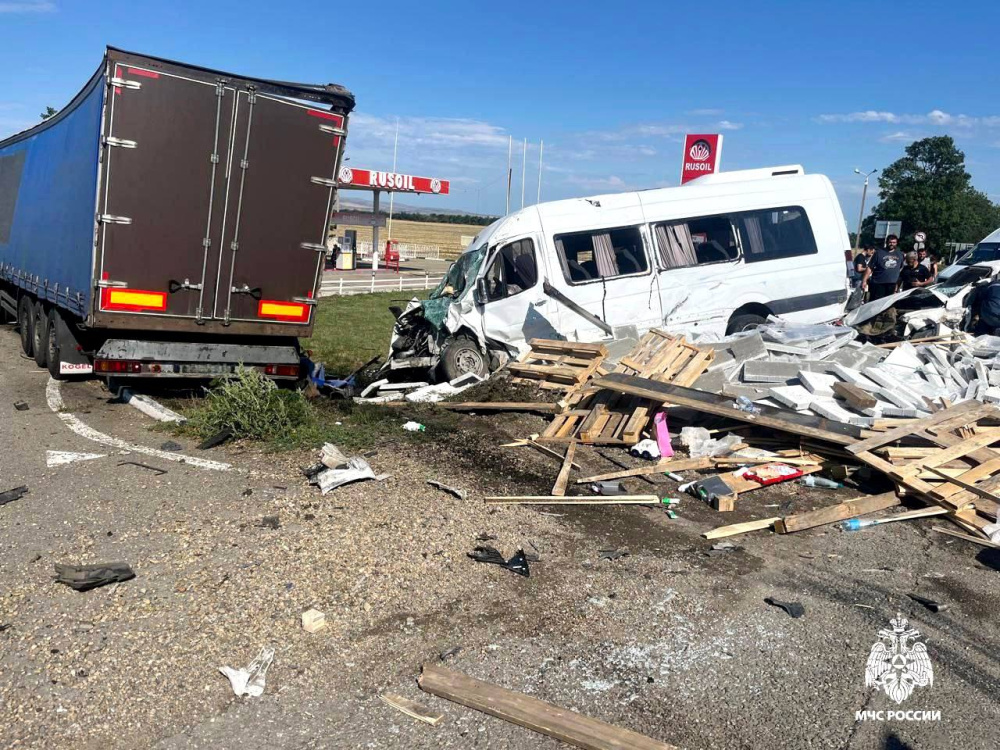 Двое погибли и более десятка пострадали в массовой аварии в Армавире