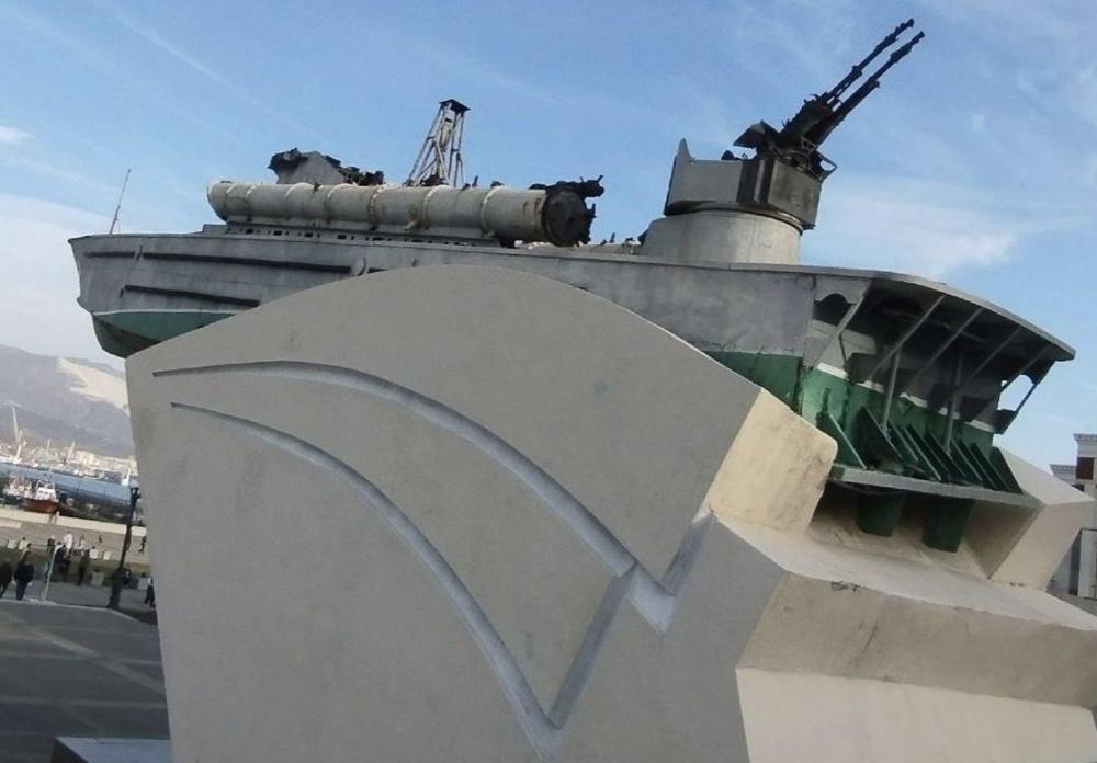 Следком выяснит, почему разрушается памятник морякам ВОВ на Кубани