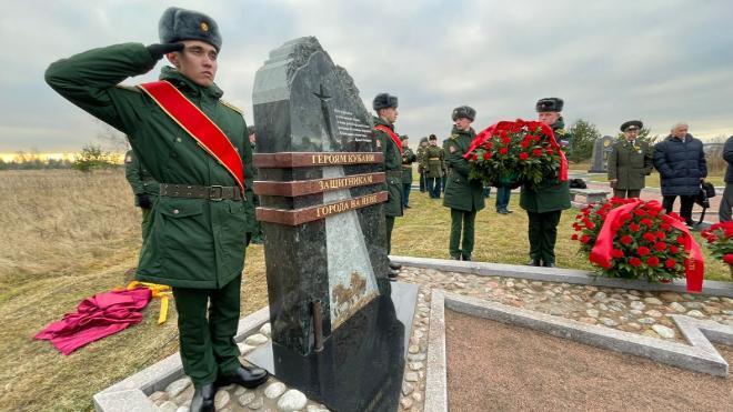 Стелу в честь подвига кубанских солдат установили в Ленинградской области