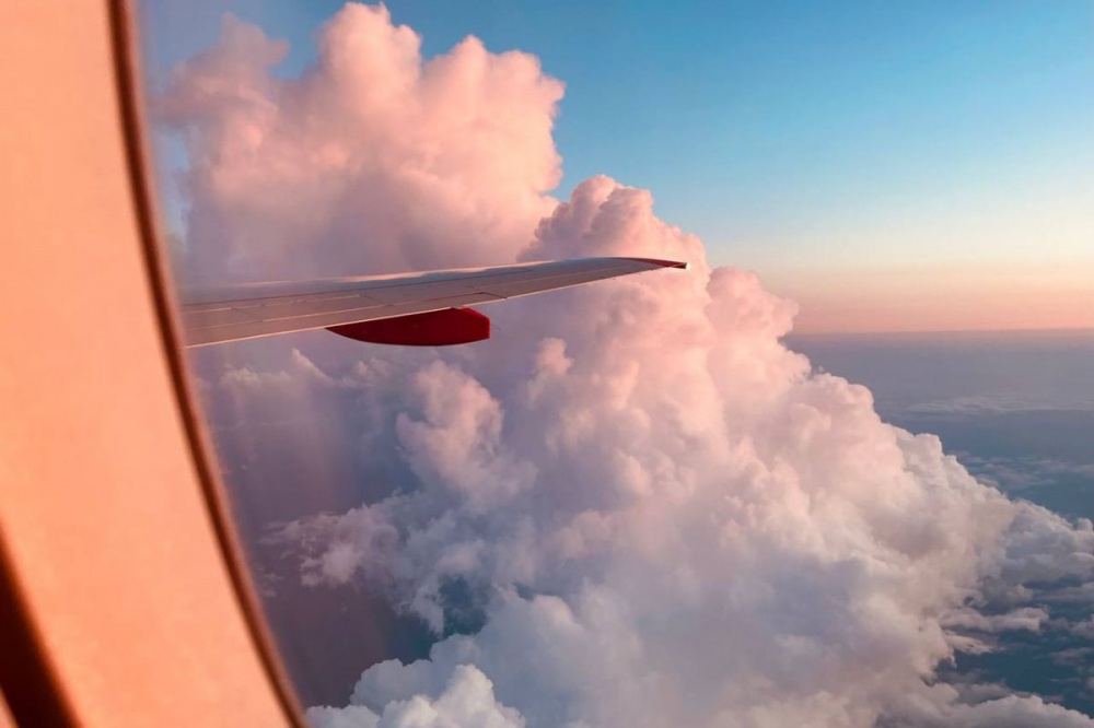 Пассажир самолета Москва – Сочи в небе сделал предложение возлюбленной 
