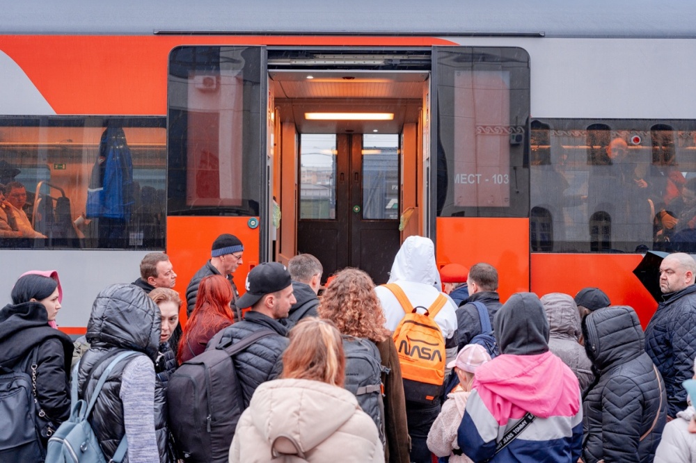 Людей из электричек в Сочи пересаживают в автобусы