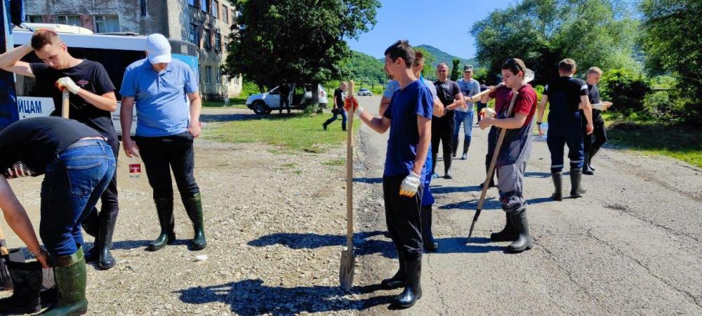 Туапсинскому району помогают ликвидировать последствия наводнения добровольцы со всей Кубани