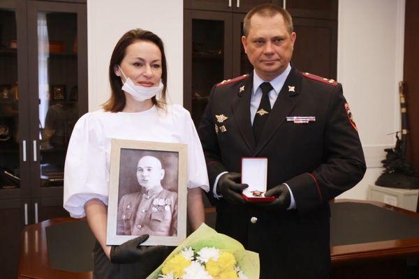 Родным героя войны вернули похищенный 30 лет назад орден в Краснодарском крае