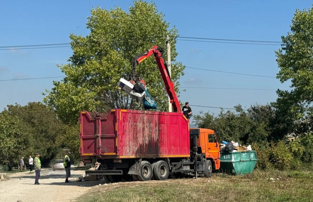 До стабильности далеко: глава Новороссийска проконтролировал ситуацию с вывозом мусора