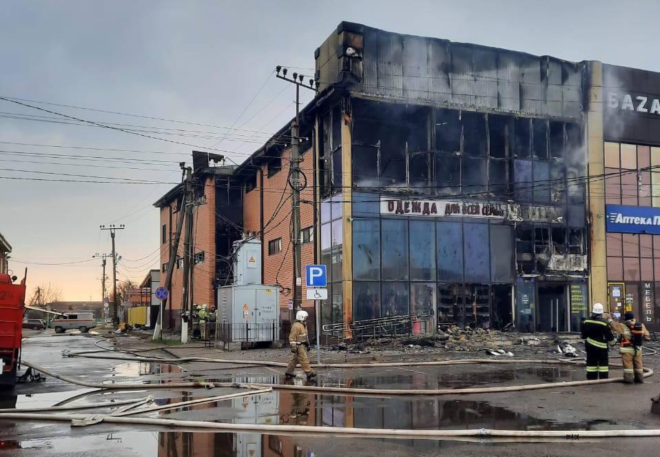 Прокуратура проводит проверку по факту пожара в ТЦ в Тбилисской