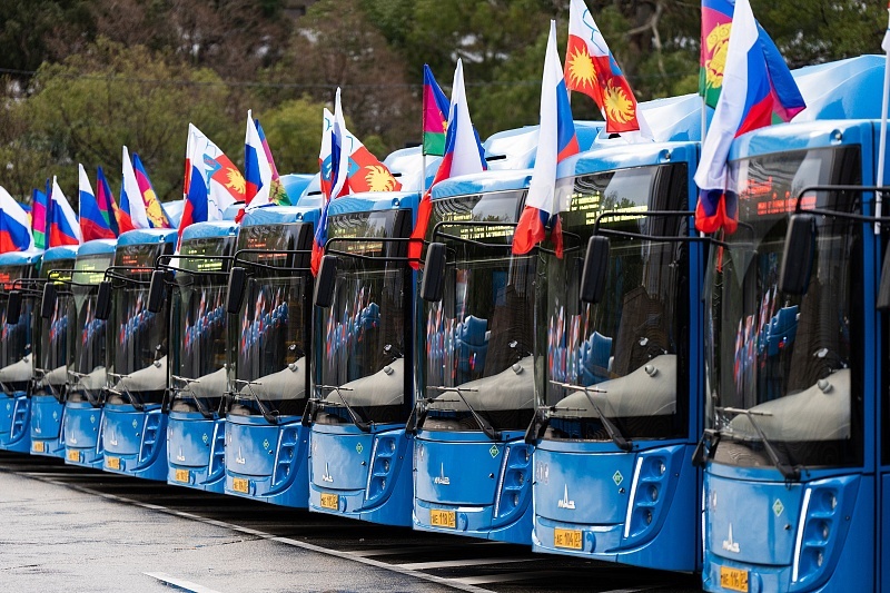Более 70 новых автобусов на метане приехали в Сочи