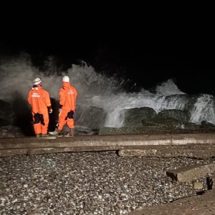 Во время шторма в Сочи утонул мужчина