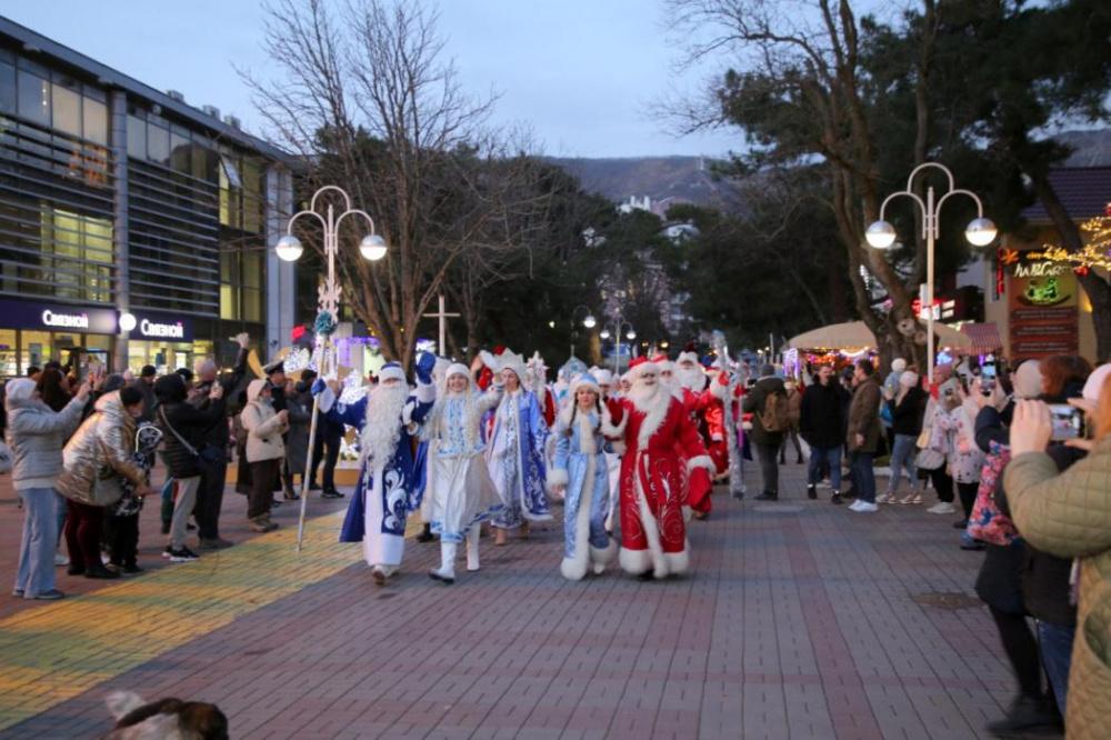 В Геленджике состоится шествие Дедов Морозов и Снегурочек 