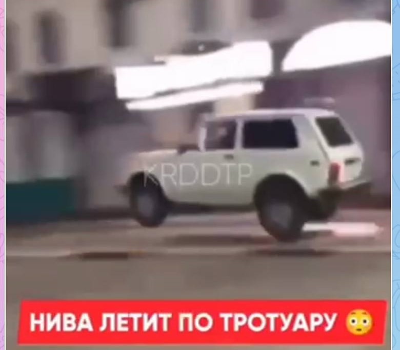 Полицейские ищут водителя летящей Нивы на Кубани