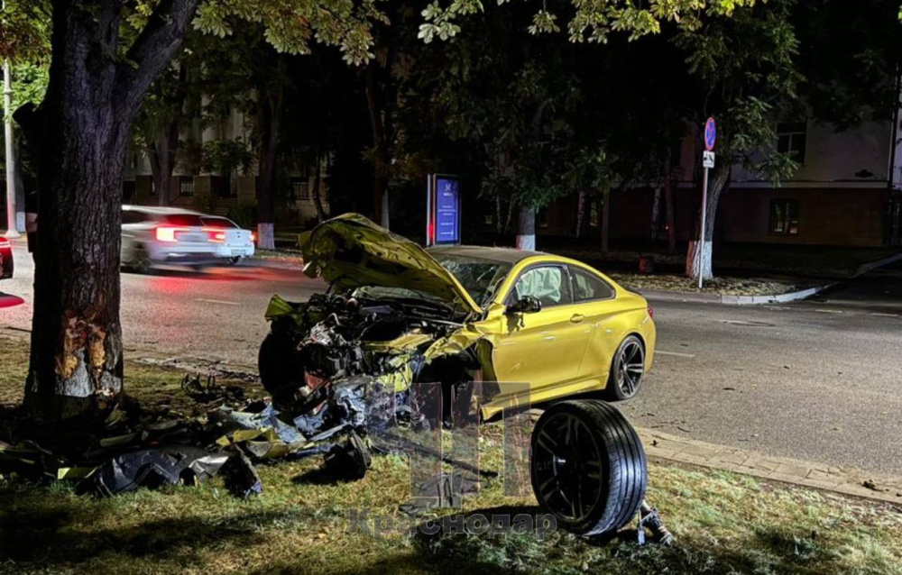 Момент аварии с золотой BMW попал на видео в Краснодаре