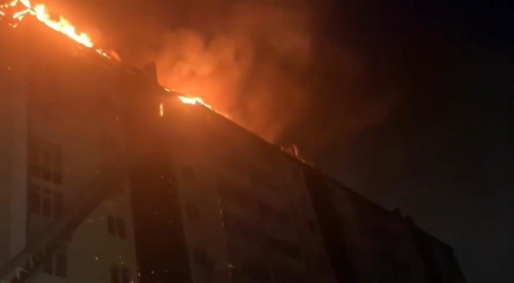 В Анапе из горящей многоэтажки спасли 12 человек
