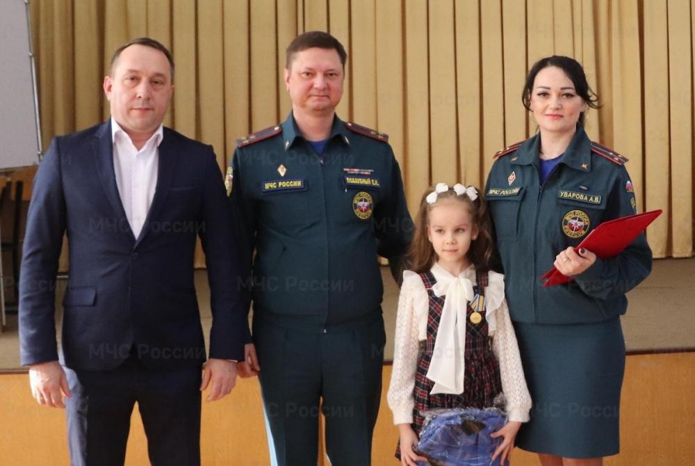 Второклассница из Краснодара получила медаль за спасение тонувшей девочки