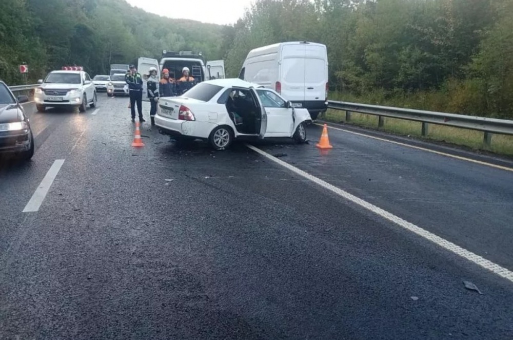 Два человека погибли в аварии с фурой под Горячим Ключом