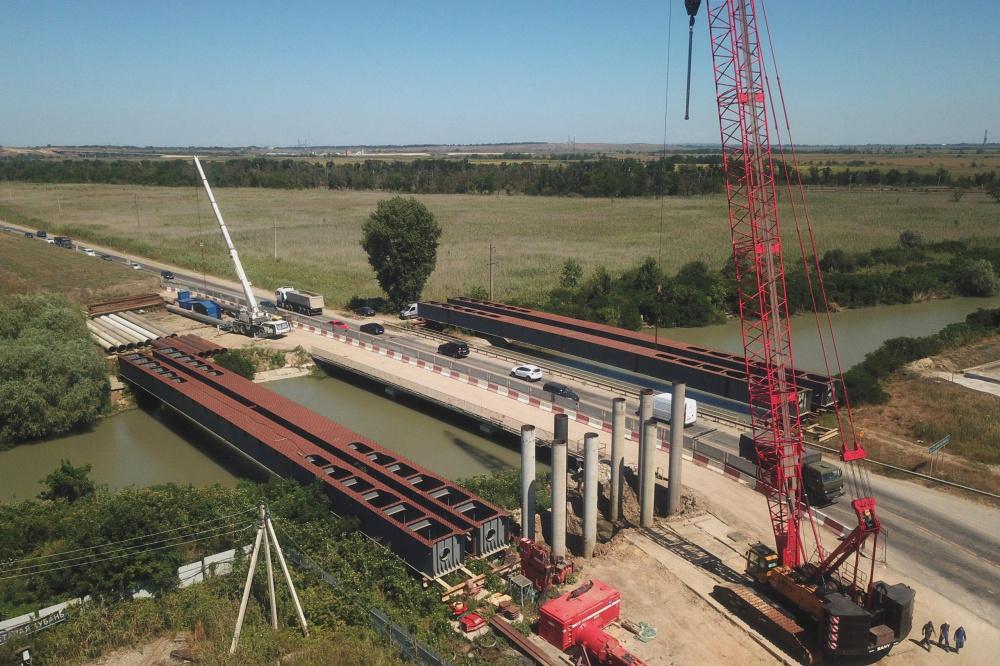 На трассе Новороссийск – Керчь началось строительство четырехполосного моста
