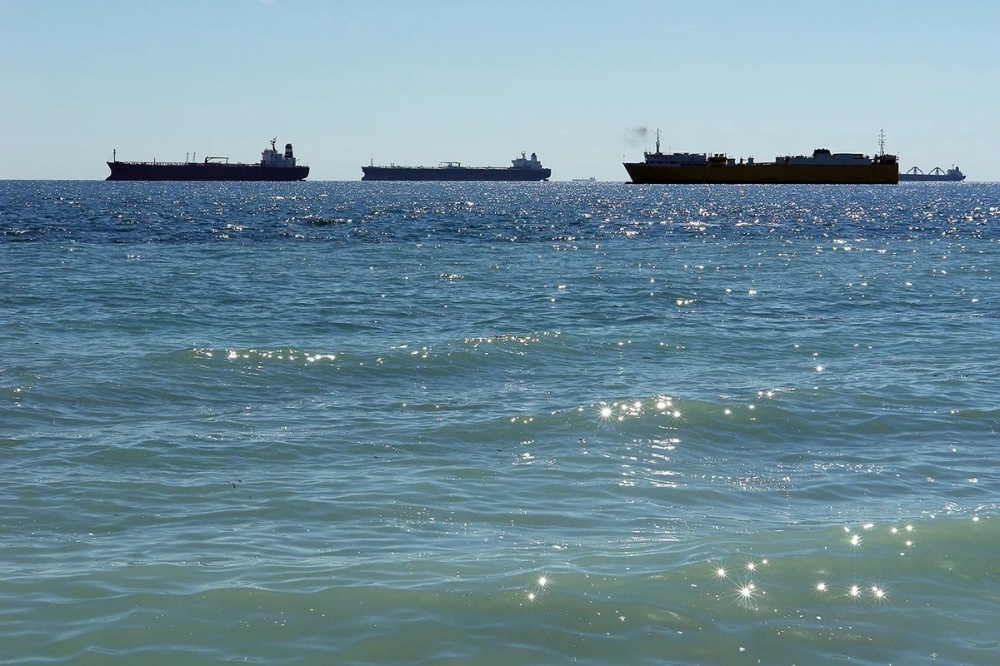 В акватории портов Черноморского побережья сохраняется ограничение судоходства