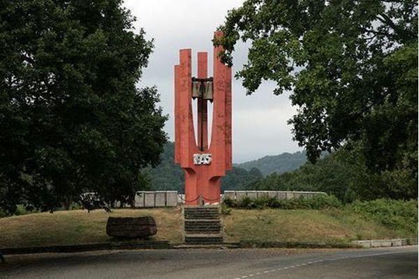 По инициативе сочинских чиновников демонтирован памятник погибшим в Великой Отечественной войне
