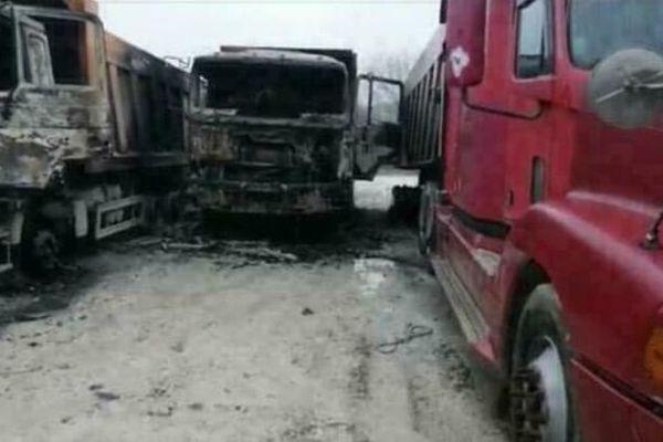 Пять грузовиков и два самосвала сгорели в поселке Верхнебаканском 1 января 2020