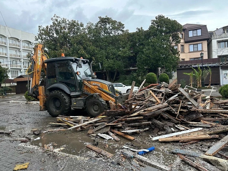 После шторма в Сочи вывезли 80 тонн мусора с прибрежных территорий