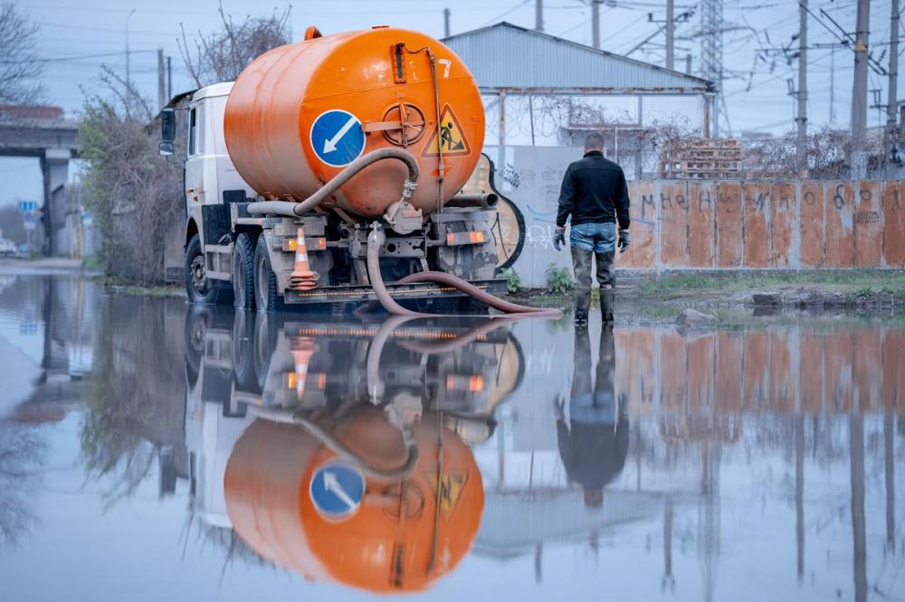 На улицах Краснодара дежурит водооткачивающая техника