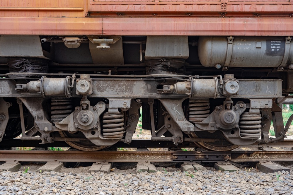 Под Сочи на пострадавшем от стихии участке железной дороги устанавливают железобетонные «ежи»