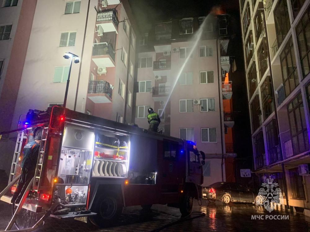 В Сочи эвакуировали жильцов горящей многоэтажки 