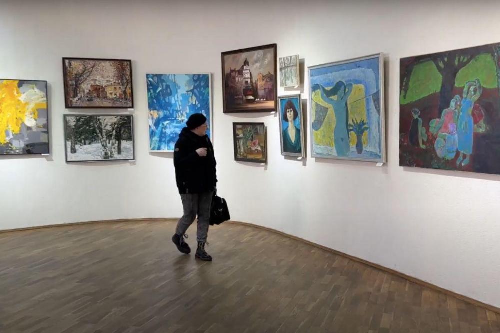 В Краснодаре проходит выставка в честь 85-летия Союза художников