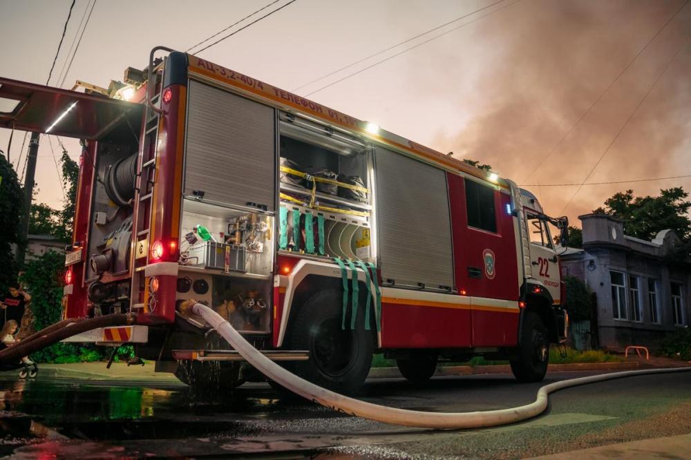 Крупный пожар произошел в гостинице курортного поселка Кубани