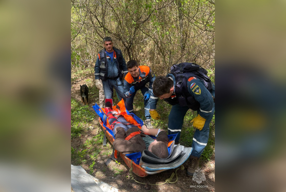 Житель Сочи отправился в лес в галошах и сломал ногу