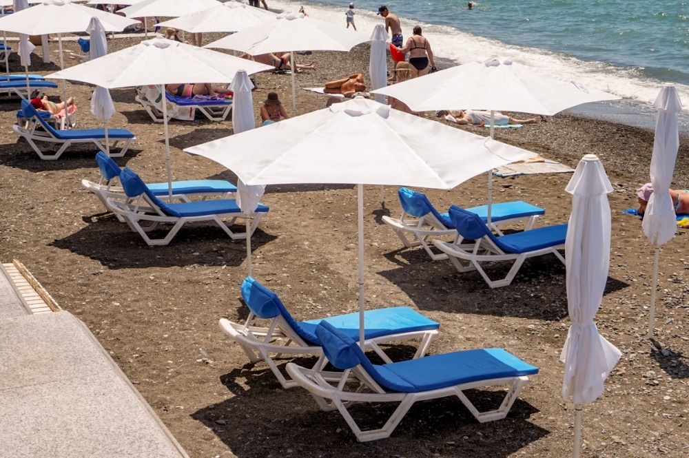 В Сочи расторгли договоры с 10 пользователями пляжей