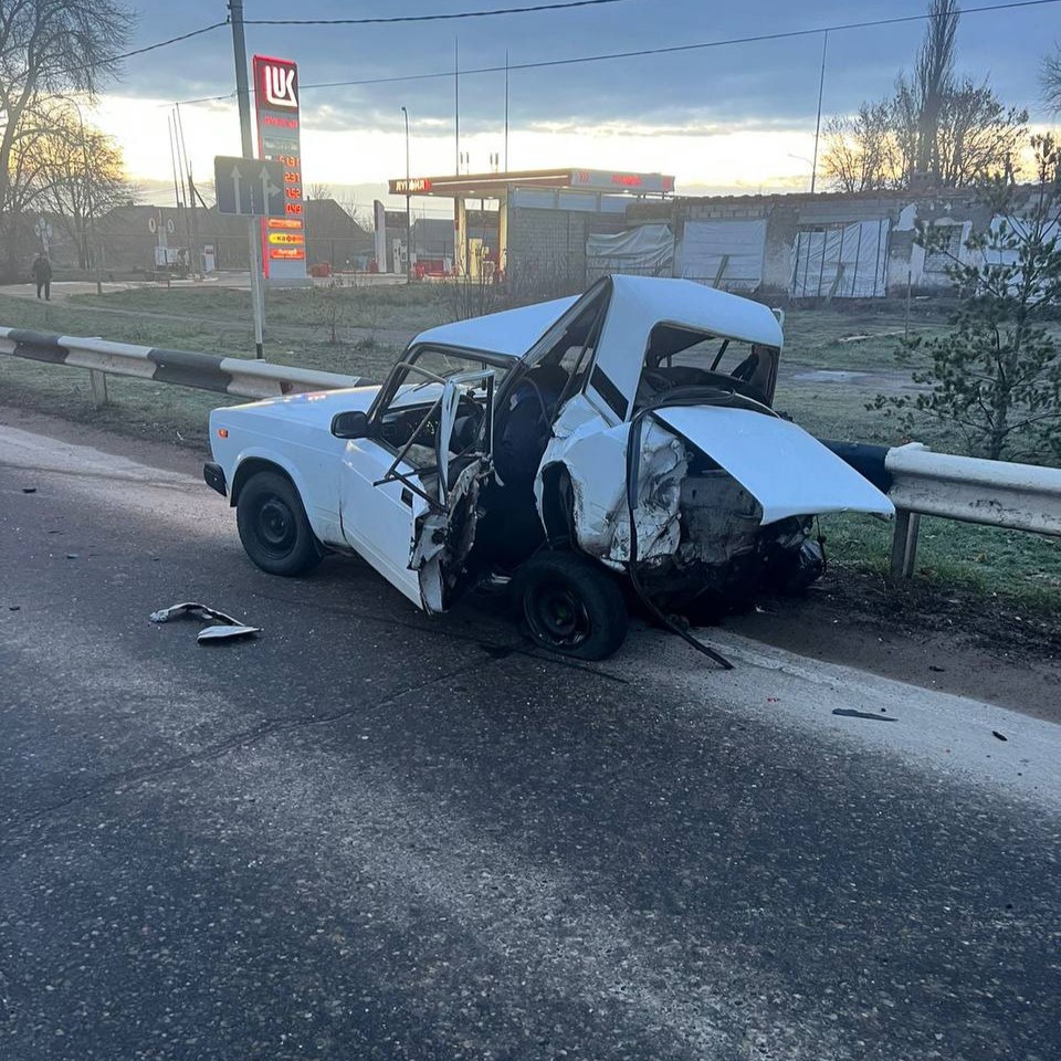 На Кубани в аварии с участием полицейского погиб водитель отечественной легковушки