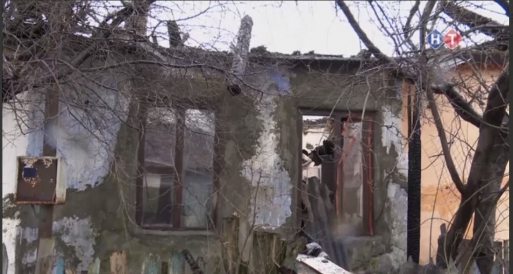 Одиннадцать человек остались без жилья после ночного пожара в Новороссийске