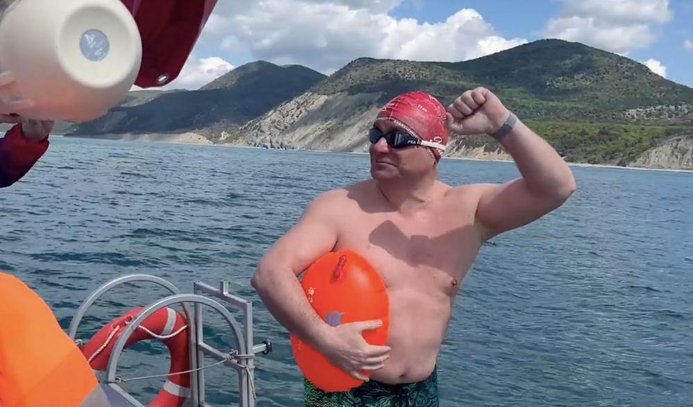 Спортсмены-моржи проплывут 278 км по Черному морю в честь Дня Победы