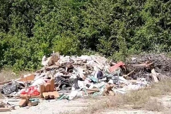 Жители Новороссийска возмущены вывозом в лес строительного мусора