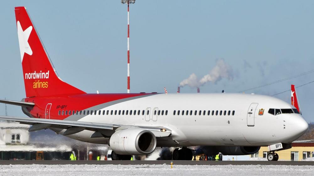Вылетевший из Сочи Boeing вернулся в аэропорт из-за треснувшего лобового стекла кабины 