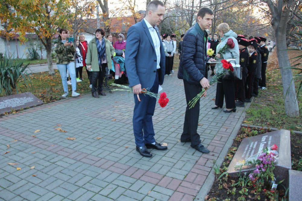 В Анапе возложили цветы в память о годовщине со дня убийства партизанки Кати Соловьяновой 