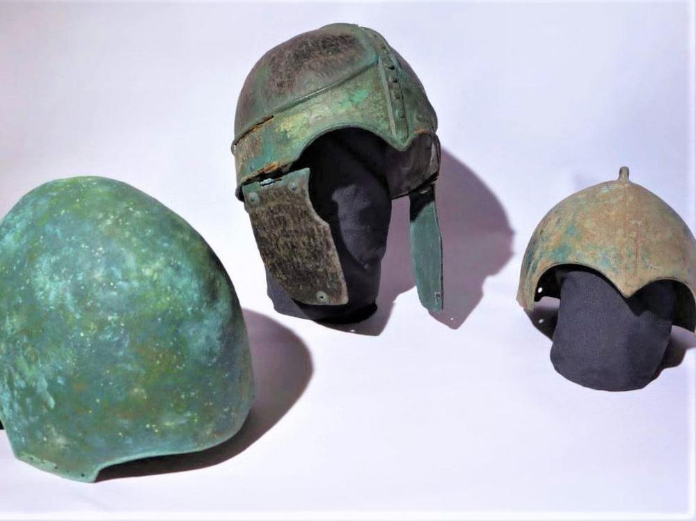 Музей «Фанагория» получил три древних бронзовых шлема