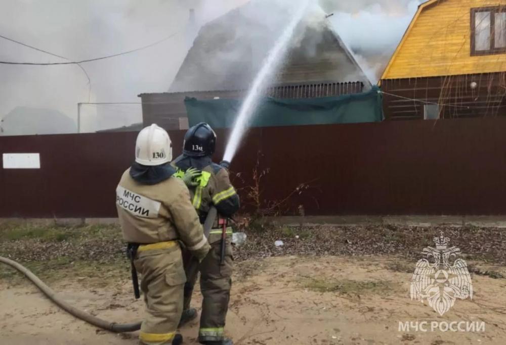 Два частных дома загорелись в Темрюкском районе