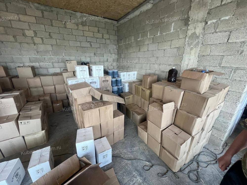В Новороссийске из подпольного цеха изъяли 30 тонн контрафактного алкоголя