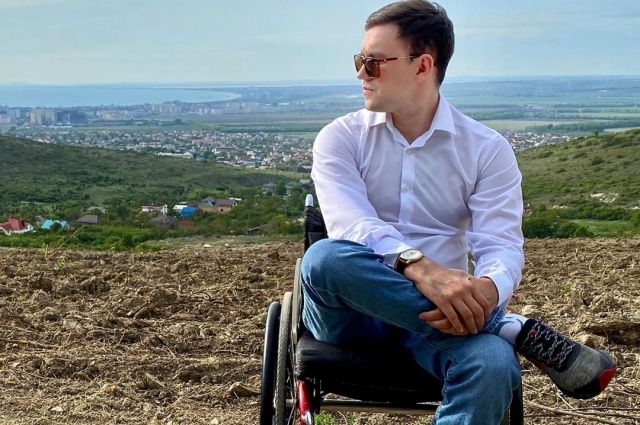 В Анапе инвалид-колясочник, спасший утопавшего, получил благодарность от СК