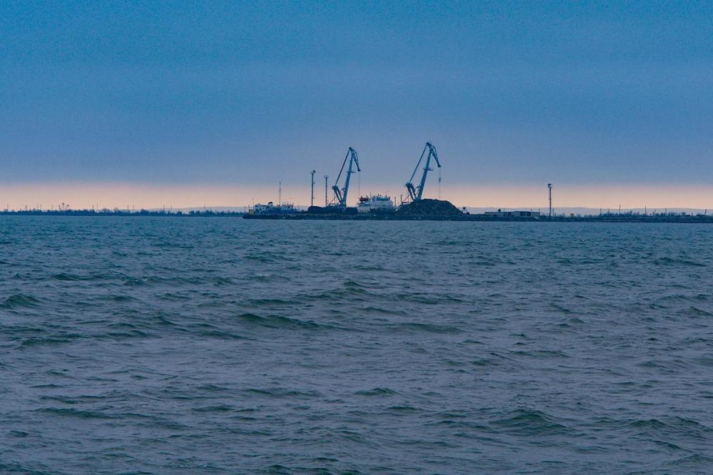 Движение паромов в Керченском проливе приостановлено из-за сильного ветра