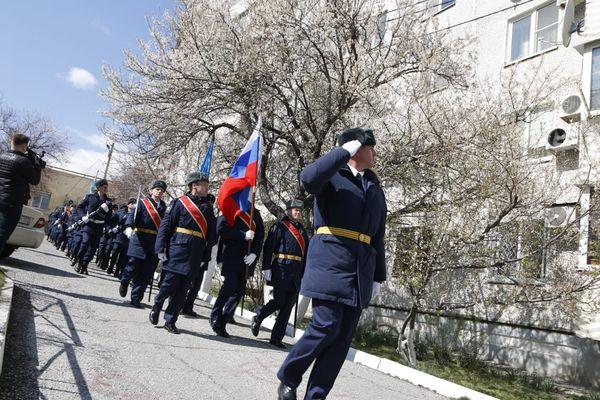Индивидуальный парад провели для 105-летнего ветерана в Новороссийске