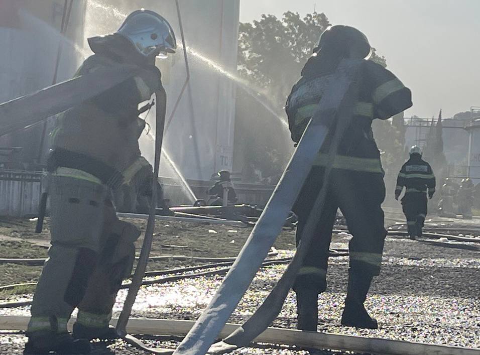 Причиной крупного пожара в районе аэропорта Сочи могла стать атака дрона 