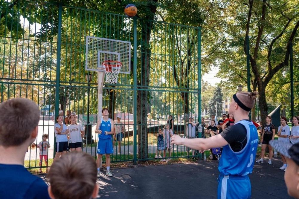 Фоторепортаж: баскетболисты «Локомотива-Кубани» отметили День физкультурника в Краснодаре