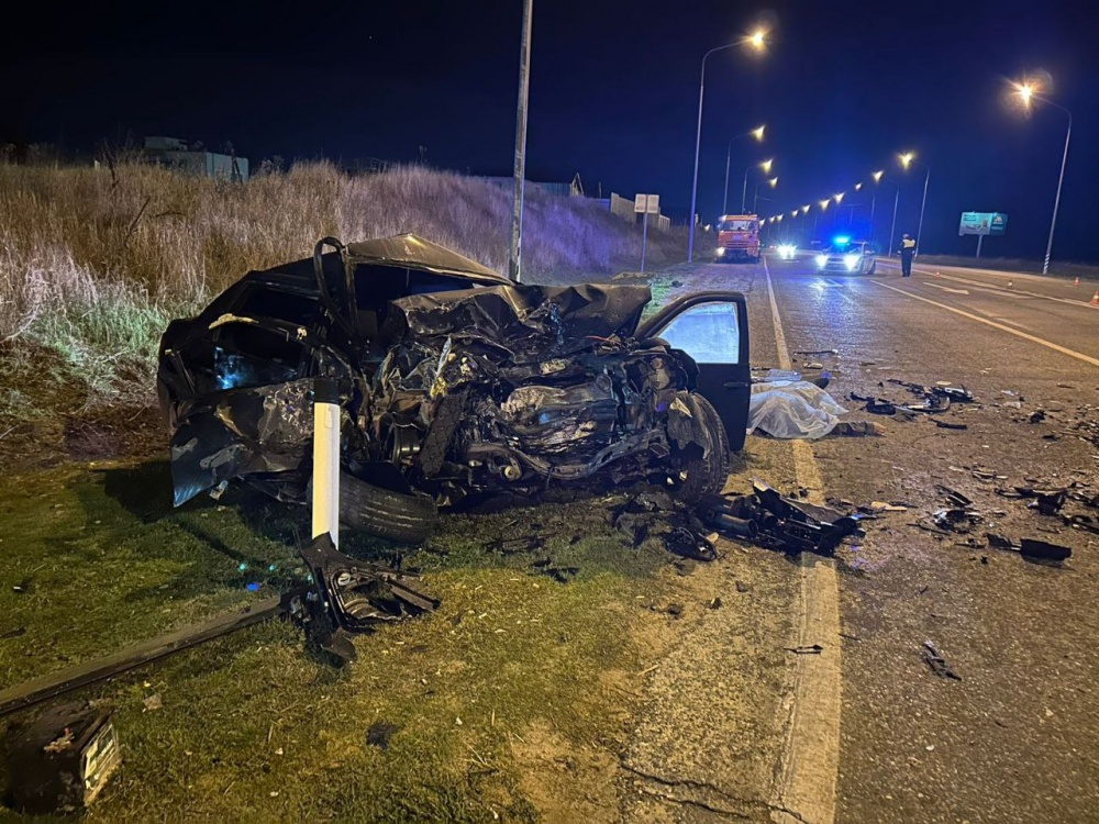 В жестком ДТП на трассе Новороссийск - Керченский пролив погиб водитель отечественного автомобиля