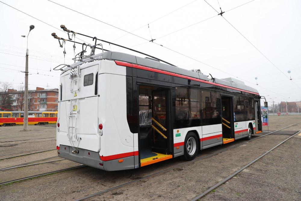 В Краснодаре начали обкатку новых троллейбусов с автономным ходом
