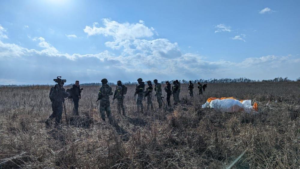 Прыжки на парашютах и ожесточенные бои: под Краснодаром снимают документальное кино