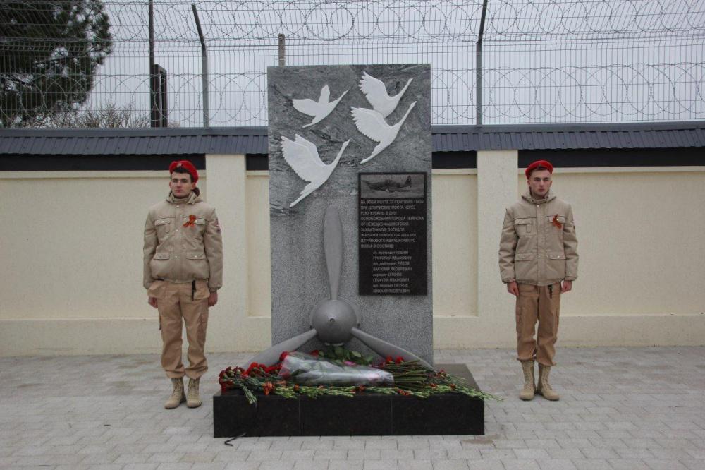 Памятный знак героям ВОВ открыли в Темрюке